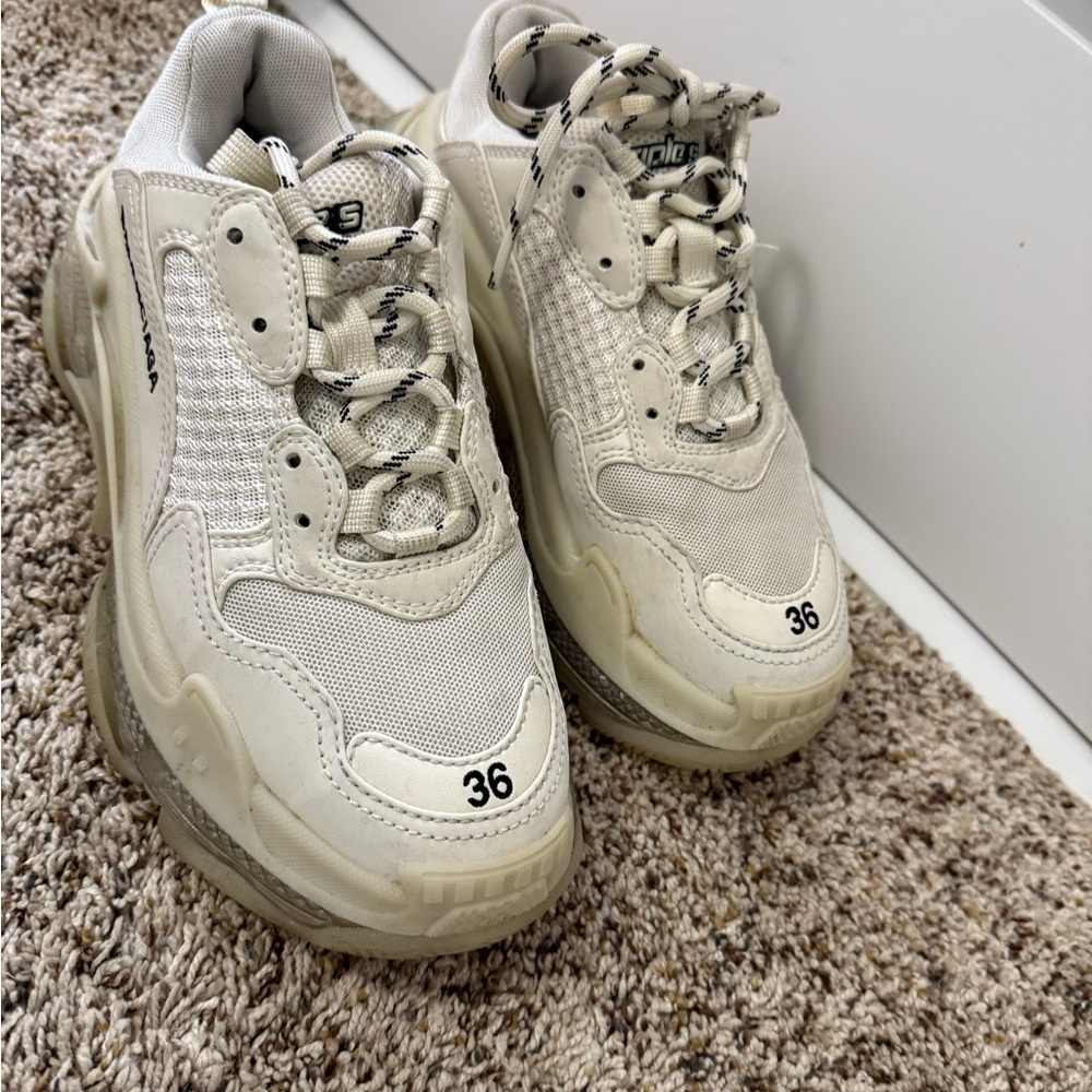 Balenciaga Cream Sneakers just a couple of use because heavy and I’m small - Picture 2 of 5